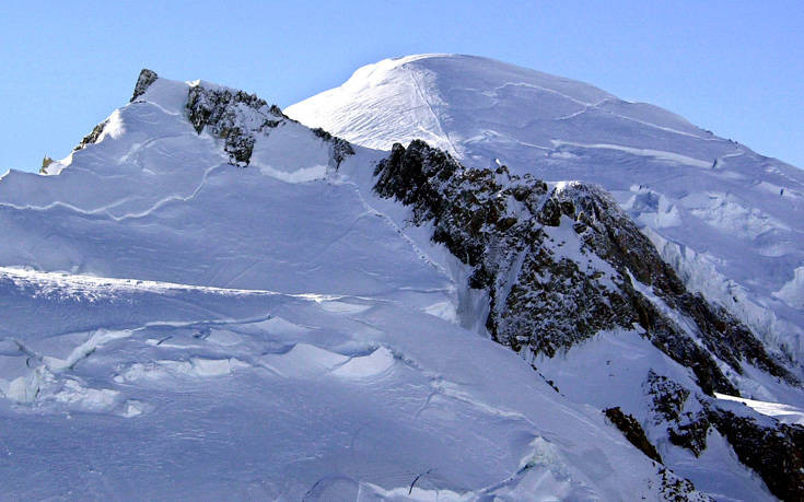 Συναγερμός στην Ιταλία, κίνδυνος για κατάρρευση πάγου από το Mont Blanc