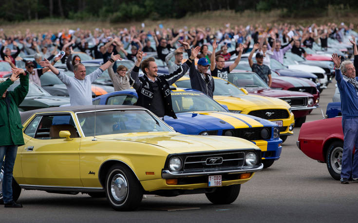Παγκόσμιο ρεκόρ της Ford, που έβαλε 1.326 Mustang στη… σειρά