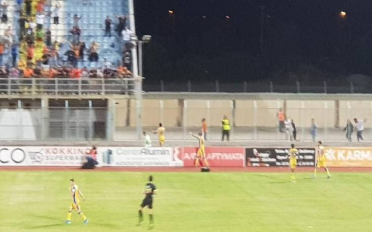 Προπονητής στην Κύπρο μπήκε στον αγωνιστικό χώρο και επιτέθηκε σε διαιτητή