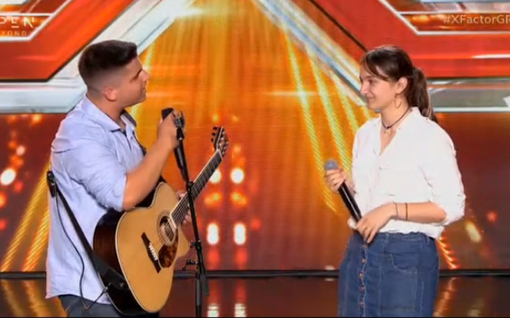 X-Factor: Ο 16χρονος τραγούδησε για χάρη της κοπέλας του και κέρδισε την επιτροπή