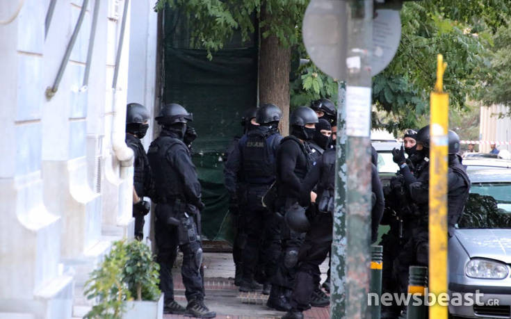 Επιχείρηση της ΕΛ.ΑΣ. στο κέντρο της Αθήνας, εκκενώνουν υπό κατάληψη κτίριο