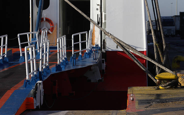 «Δεμένα» τα πλοία ανοιχτού τύπου στα λιμάνια Ηγουμενίτσας, Κέρκυρας και Λευκίμμης