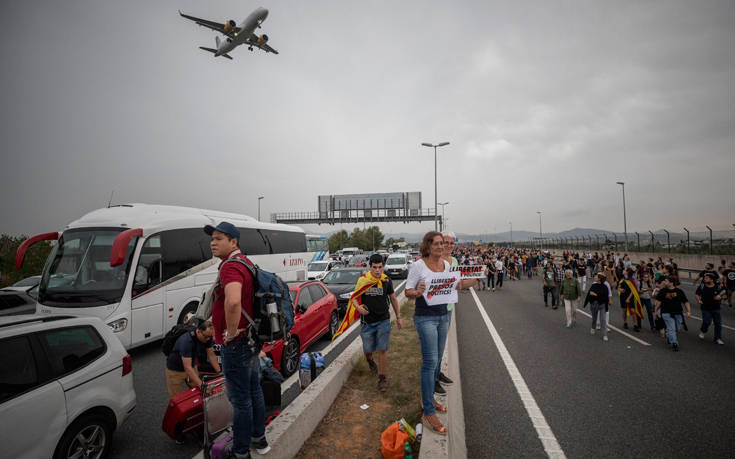 Ακυρώσεις και καθυστερήσεις πτήσεων στη Βαρκελώνη λόγω των διαδηλώσεων