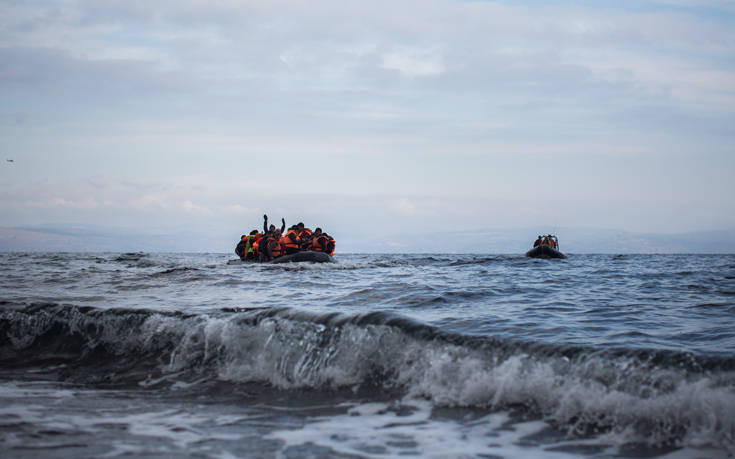 Τουλάχιστον 412 μετανάστες και πρόσφυγες αποβιβάστηκαν με λέμβους σε ελληνικά νησιά