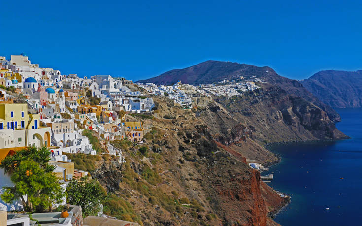 Τα βρετανικά ΜΜΕ εκθειάζουν την Ελλάδα