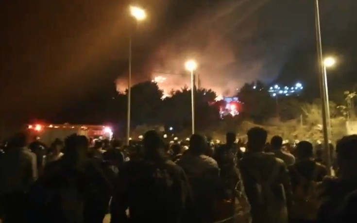 Φωτιά τώρα στο κέντρο υποδοχής μεταναστών στη Σάμο