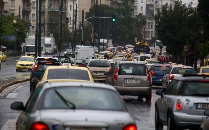 Κίνηση τώρα: Προβλήματα στους δρόμους λόγω της απεργίας στα ΜΜΜ – Μόνο λεωφορεία 9 το πρωί με 9 το βράδυ