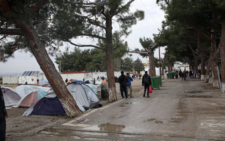 Handelsblatt: Η Ελλάδα δεν μπορεί να τα βγάλει πέρα με τον μεγάλο αριθμό ανθρώπων που ζητούν άσυλο