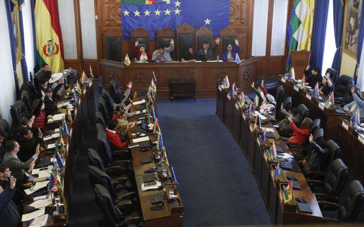 Ο κορονοϊός συνεχίζει να χτυπά τη μεταβατική βολιβιανή κυβέρνηση
