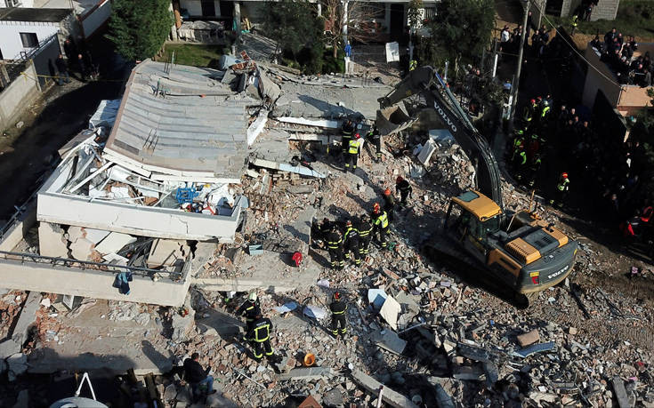 Φονικός σεισμός στην Αλβανία: Τουλάχιστον 31 νεκροί, αγώνας για οικογένειες εγκλωβισμένες στα συντρίμμια