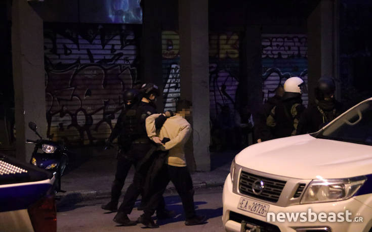 Πολυτεχνείο: Έφοδος της αστυνομίας και σε τρίτο κτίριο, 6 συλλήψεις στα Εξάρχεια