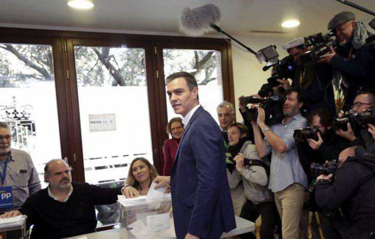 Ισπανικές εκλογές: Νικητές οι Σοσιαλιστές του Σάντσεθ χωρίς αυτοδυνάμια