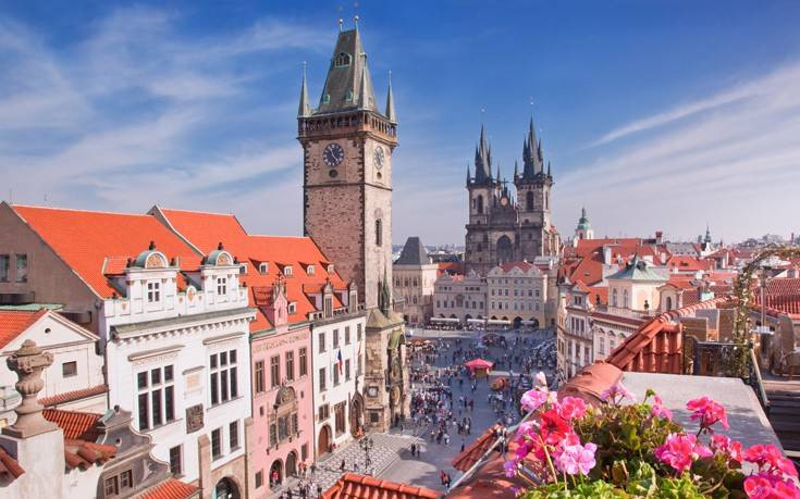 Πράγα: Κουρασμένοι οι κάτοικοι από τον τουρισμό που «πνίγει» την πόλη