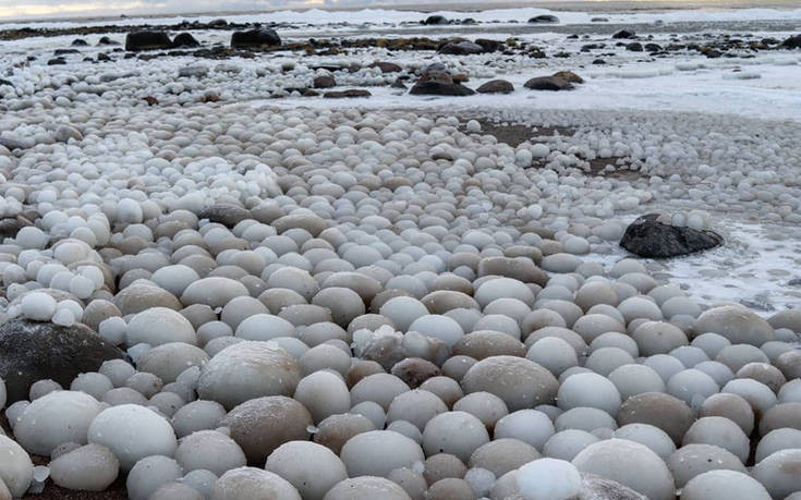 Απίστευτες εικόνες στη Φινλανδία: Παραλία γέμισε με παγωμένα «αυγά»