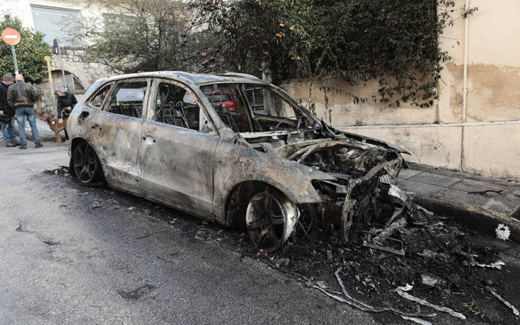 Ανάληψη ευθύνης για μπαράζ εμπρησμών σε αυτοκίνητα και ΑΤΜ στην Αθήνα