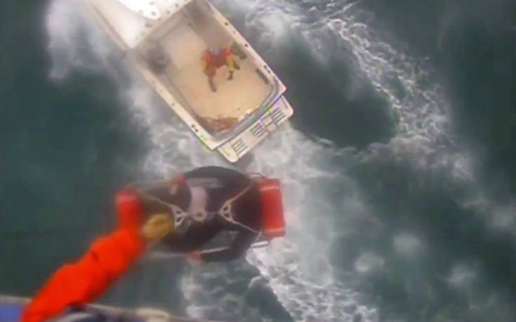Η δραματική στιγμή της διάσωσης σέρφερ που δέχτηκε επίθεση από καρχαρία