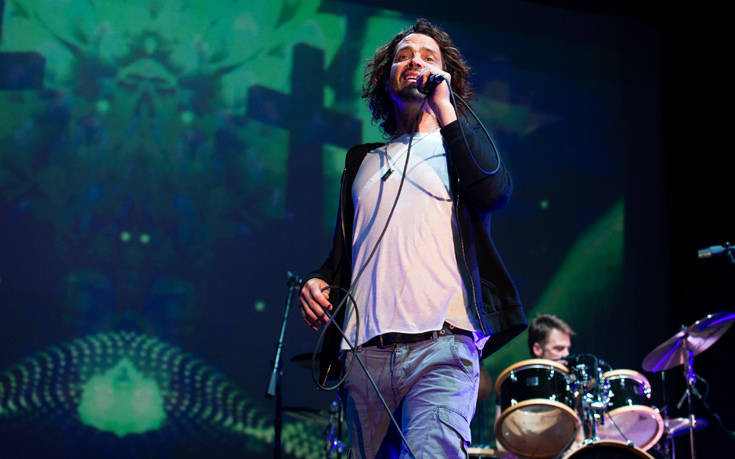 Η χήρα του Κρις Κορνέλ πηγαίνει τα άλλα μέλη των Soundgarden στα δικαστήρια