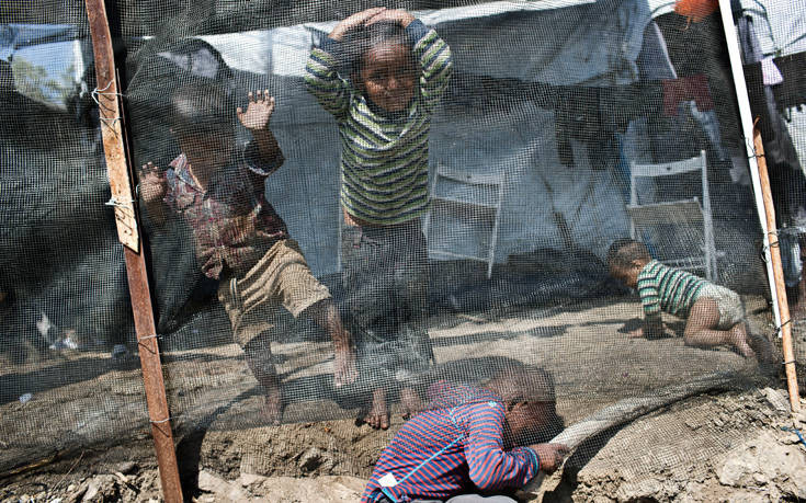 Συγκλονιστικές μαρτυρίες για τα παιδιά που ζουν στη Μόρια: «Θέλω να πεθάνω»