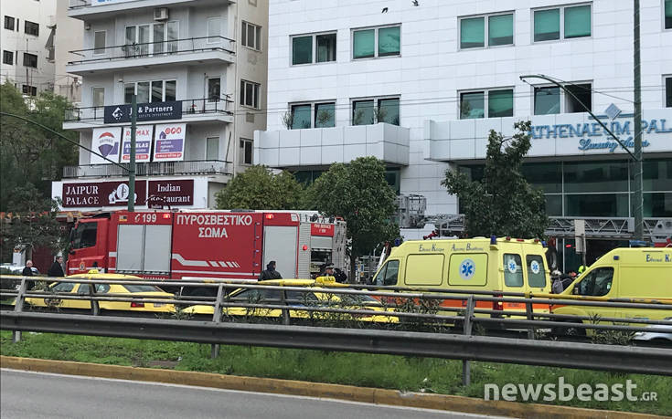 Φωτιά σε ξενοδοχείο στη Συγγρού: Στο νοσοκομείο τρία άτομα με σοβαρά αναπνευστικά προβλήματα