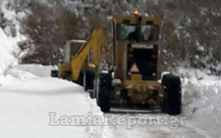 Κακοκαιρία Ζηνοβία: Πάνω από μισό μέτρο χιόνι στην Καρυά Καμένων Βούρλων
