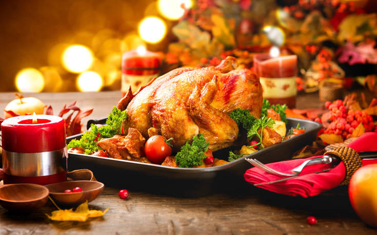 Χριστουγεννιάτικο τραπέζι: Μικρή μείωση του κόστους στις μεγάλες αλυσίδες σουπερμάρκετ