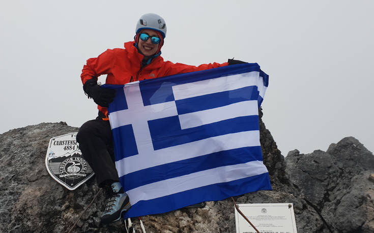 Χριστίνα Φλαμπούρη: Η 31χρονη που ύψωσε την ελληνική σημαία στην ψηλότερη κορυφή της Ανταρκτικής