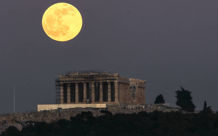 Πανσέληνος του λύκου: Εντυπωσιακές εικόνες με το ολόγιομο φεγγάρι στην Αθήνα