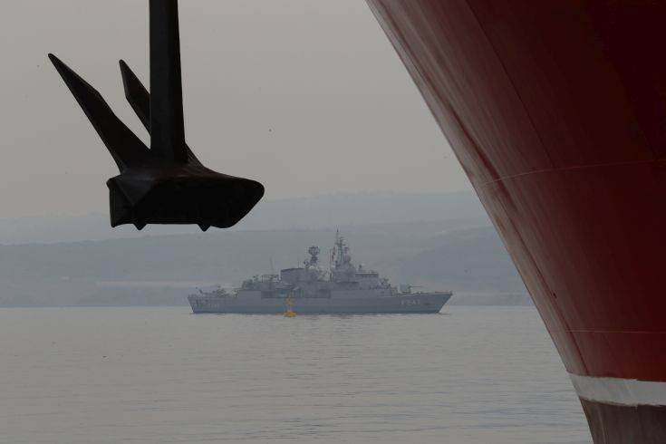Τουρκική φρεγάτα συνόδευσε πλοίο με θωρακισμένα άρματα μεταφοράς προσωπικού στη Λιβύη