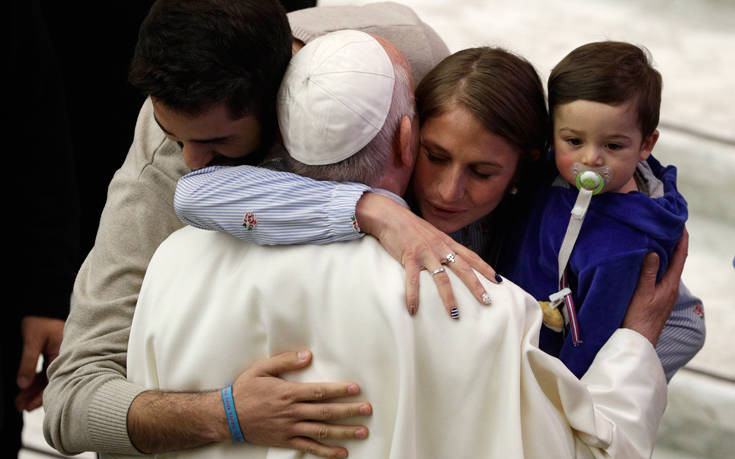 Πάπας Φραγκίσκος σε καλόγρια: Θα σε φιλήσω αλλά μη με δαγκώσεις
