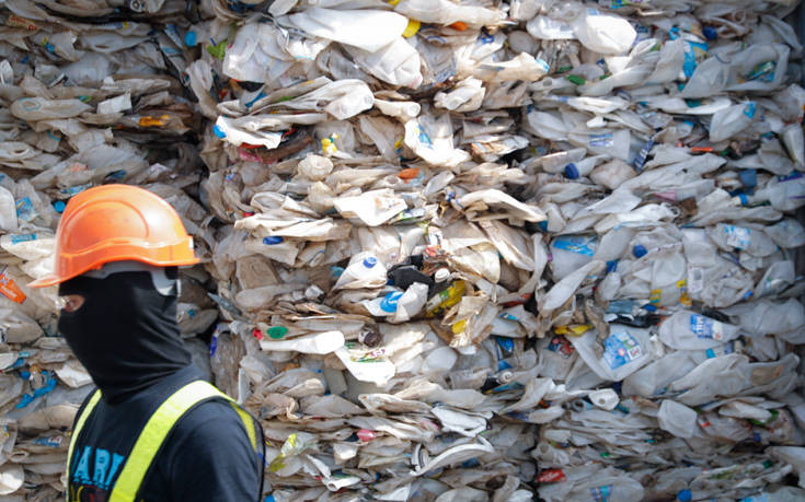 Επιστρέφουν στις χώρες προέλευσης 150 εμπορευματοκιβώτια γεμάτα πλαστικά απορρίμματα