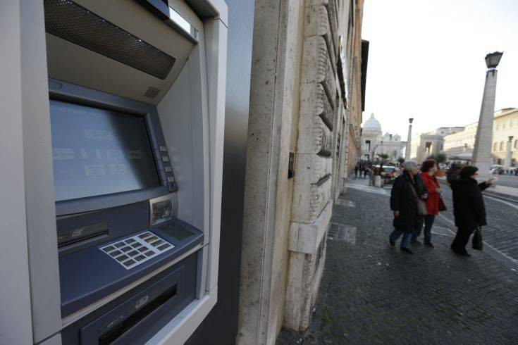 Η Ιταλία επιβάλλει την ηλεκτρονική πληρωμή με κάρτα για φοροαπαλλαγές