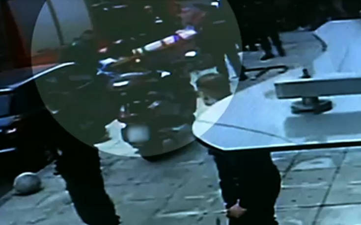 Περιστέρι: Βίντεο ντοκουμέντο λίγο μετά τη πτώση της γυναίκας στο κενό από τον τρίτο όροφο