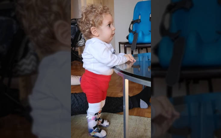 Συγκινητικό βίντεο: Ο μικρός Παναγιώτης &#8211; Ραφαήλ στέκεται στα πόδια του