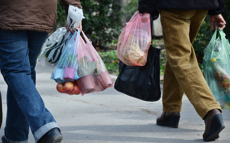 Μειώθηκε κατά 99,9% η χρήση της πλαστικής σακούλας στα σούπερ μάρκετ το 2020