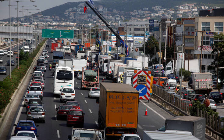 Κίνηση τώρα: Ταλαιπωρία για τους οδηγούς στους δρόμους της Αθήνας &#8211; Πού υπάρχουν προβλήματα