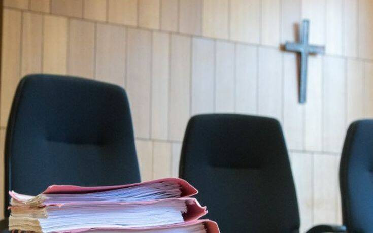 Κατά της ύπαρξης σταυρού στις δικαστικές αίθουσες η Αυστριακή Ένωση Δικαστών