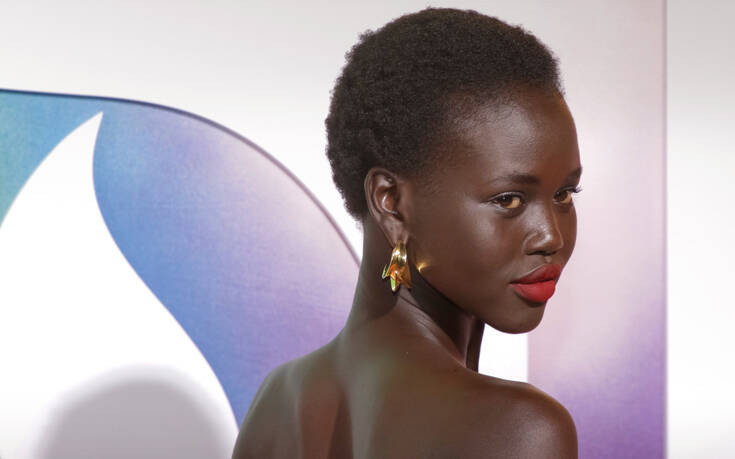 Ξεκίνησε από το Νότιο Σουδάν, βρέθηκε σε στρατόπεδο προσφύγων και κατέκτησε τον κόσμο της μόδας