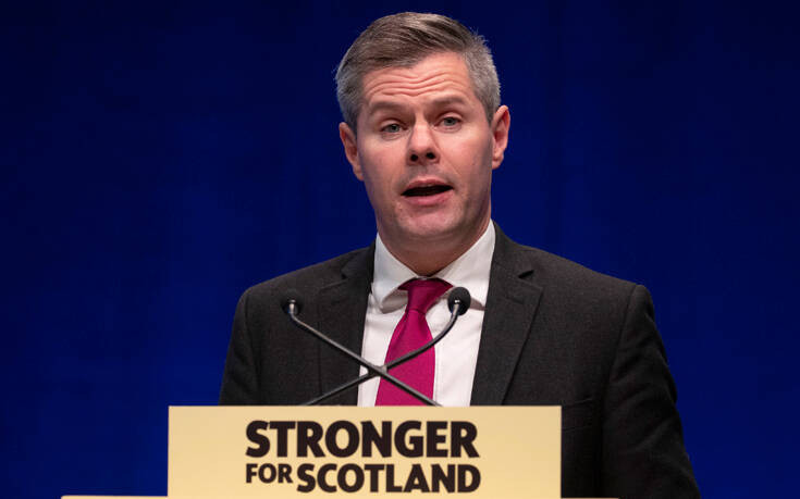 Παραιτήθηκε ο υπουργός Οικονομικών της Σκωτίας που έστελνε μηνύματα σε 16χρονο αγόρι