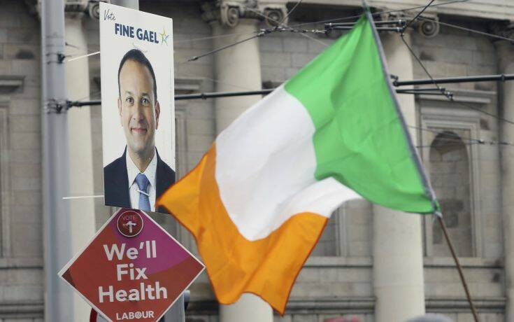 Οι Ιρλανδοί προσέρχονται στις κάλπες για να αναδείξουν το νέο τους κοινοβούλιο