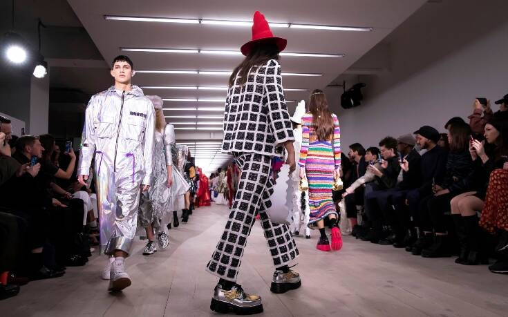 Θύμα του κορονοϊού η Εβδομάδα Μόδας του Λονδίνου: Ελάχιστοι Κινέζοι και αξεσουάρ το&#8230; αντισηπτικό χεριών