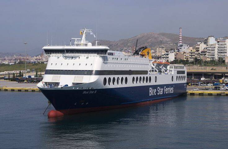 Συναγερμός στο λιμενικό για τον εντοπισμό επιβάτη του Blue Star 2: Μαρτυρία ότι έπεσε στη θάλασσα