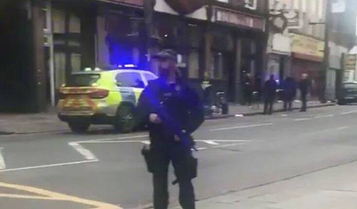 Συναγερμός στο Λονδίνο: Αιματηρή επίθεση με μαχαίρι σε κεντρικό δρόμο