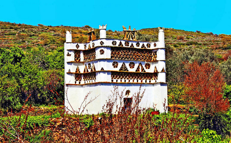 Το ελληνικό χωριό όπου πας για να θαυμάσεις τους… περιστερώνες του