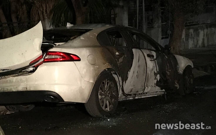 Έκρηξη σε αυτοκίνητο εκδότη στην Αγία Βαρβάρα: Οι πρώτες εικόνες από το σημείο