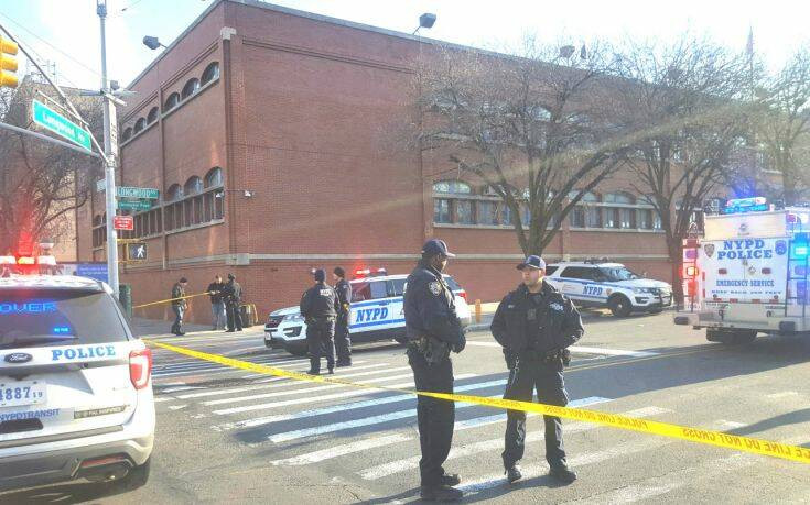 Πυροβολισμοί σε αστυνομικό τμήμα της Νέας Υόρκης: Ένας τραυματίας