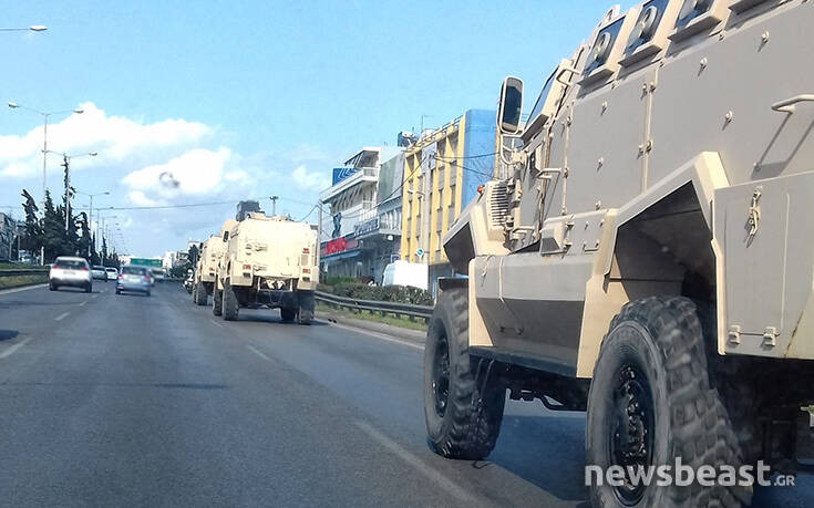 Θηριώδη οχήματα στρατιωτικού τύπου από την Αθήνα προς τα σύνορα του Έβρου