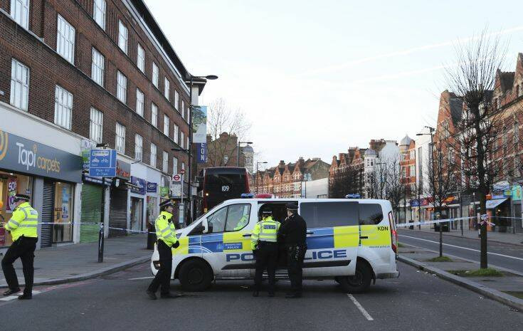 Η αστυνομία στο Λονδίνο σκότωσε έναν άνδρα οπλισμένο με μαχαίρια