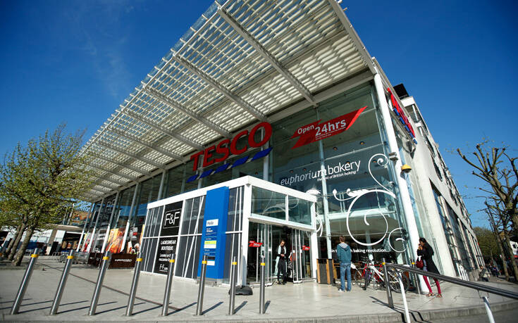 Bρετανία: Η Tesco και 17 ακόμη μεγάλα ονόματα του λιανεμπορίου ζητούν την επιβολή φόρου στο ηλεκτρονικό εμπόριo