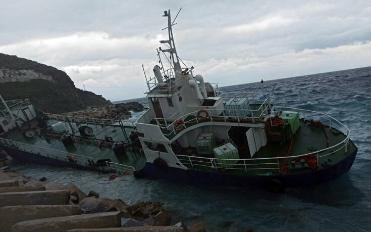 Πλοίο με 193 πρόσφυγες και μετανάστες προσάραξε έξω από την Τζιά