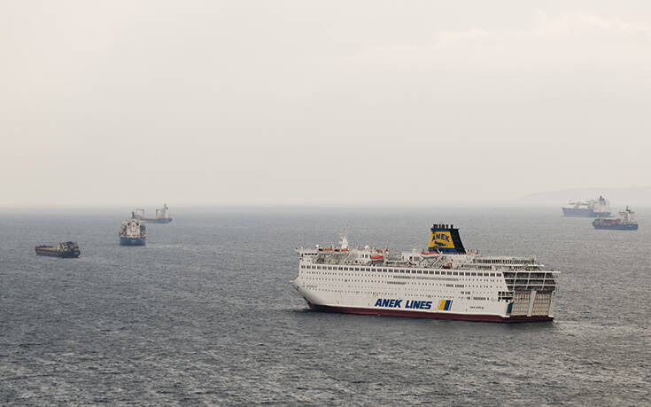 Έξω από λιμάνι του Πειραιά το «Ελευθέριος Βενιζέλος» μετά τα 20 κρούσματα κορονοϊού